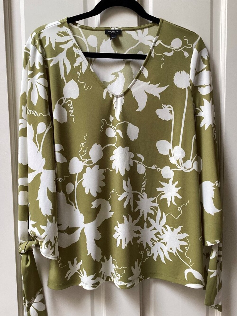 Ann Taylor green and white flowered blouse top, size large